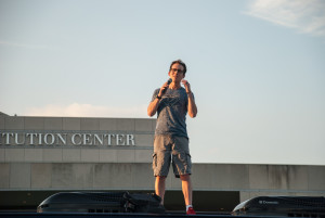 Trey Ratcliff addressing the group from on top of his tour bus.